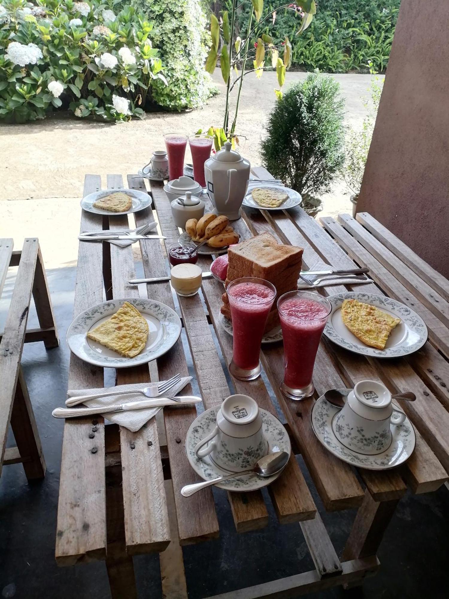 Keshiya Holiday Home Nuwara Eliya Bagian luar foto